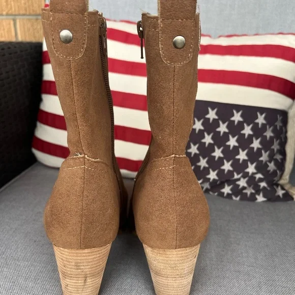 Brown Suede Western Ankle Boots Size 9 – Pointed Toe Cowboy Style - Picture 4 of 7
